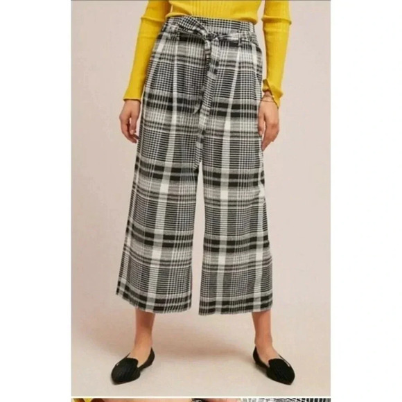 Anthropologie ett:twa Pants - Anthroplologie Ett:Twa size 4 Plaid Black/White wide leg Casual cropped Pants